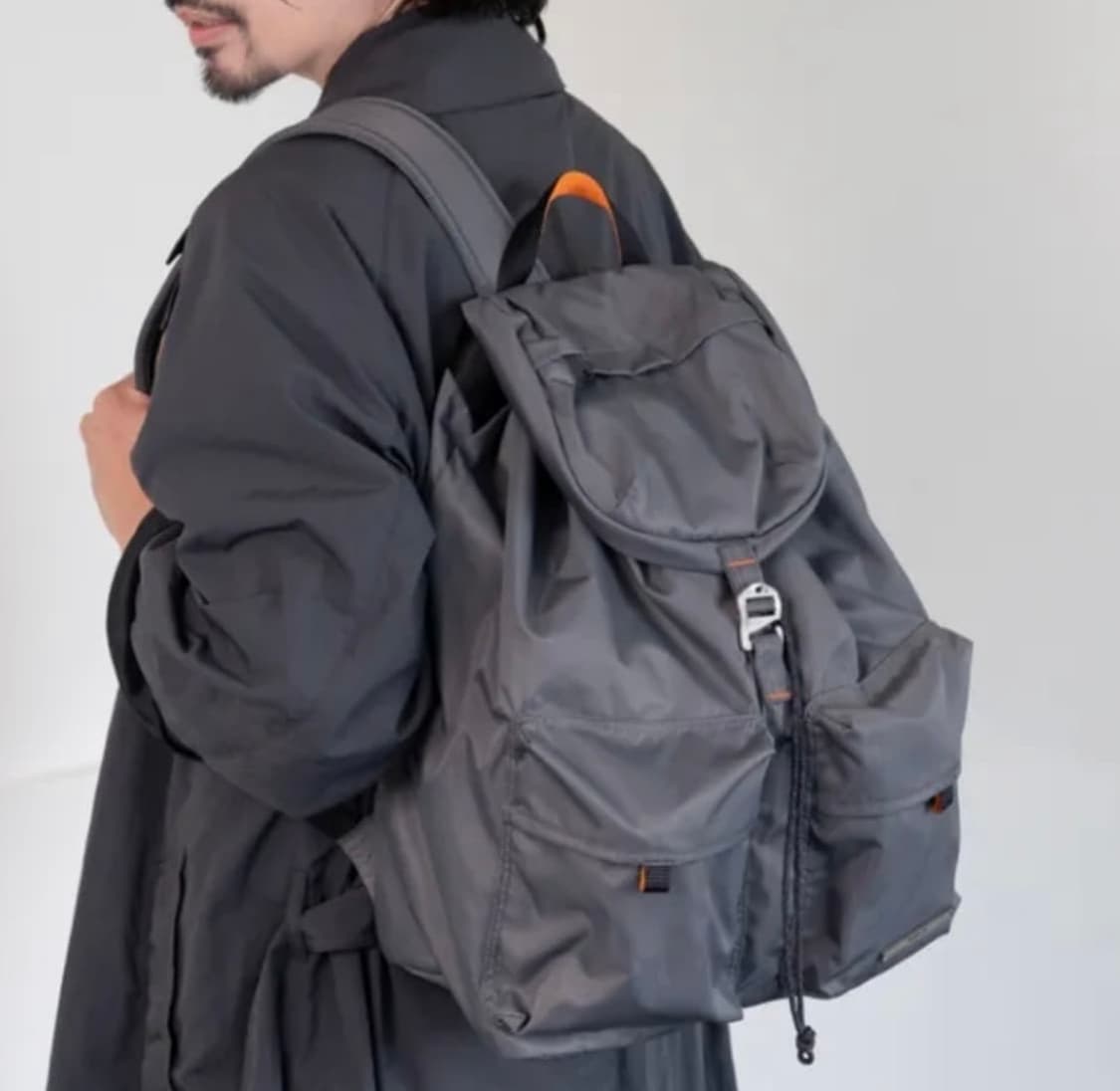 로우로우 포켓 백팩 챠콜 상품이미지1