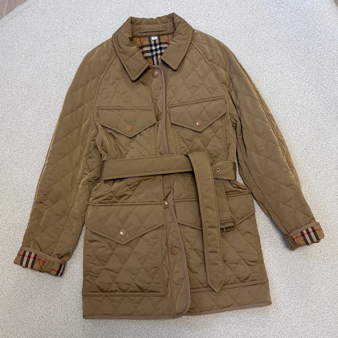 정품 버버리 퀼팅 벨티드 자켓 베이지 상품이미지3