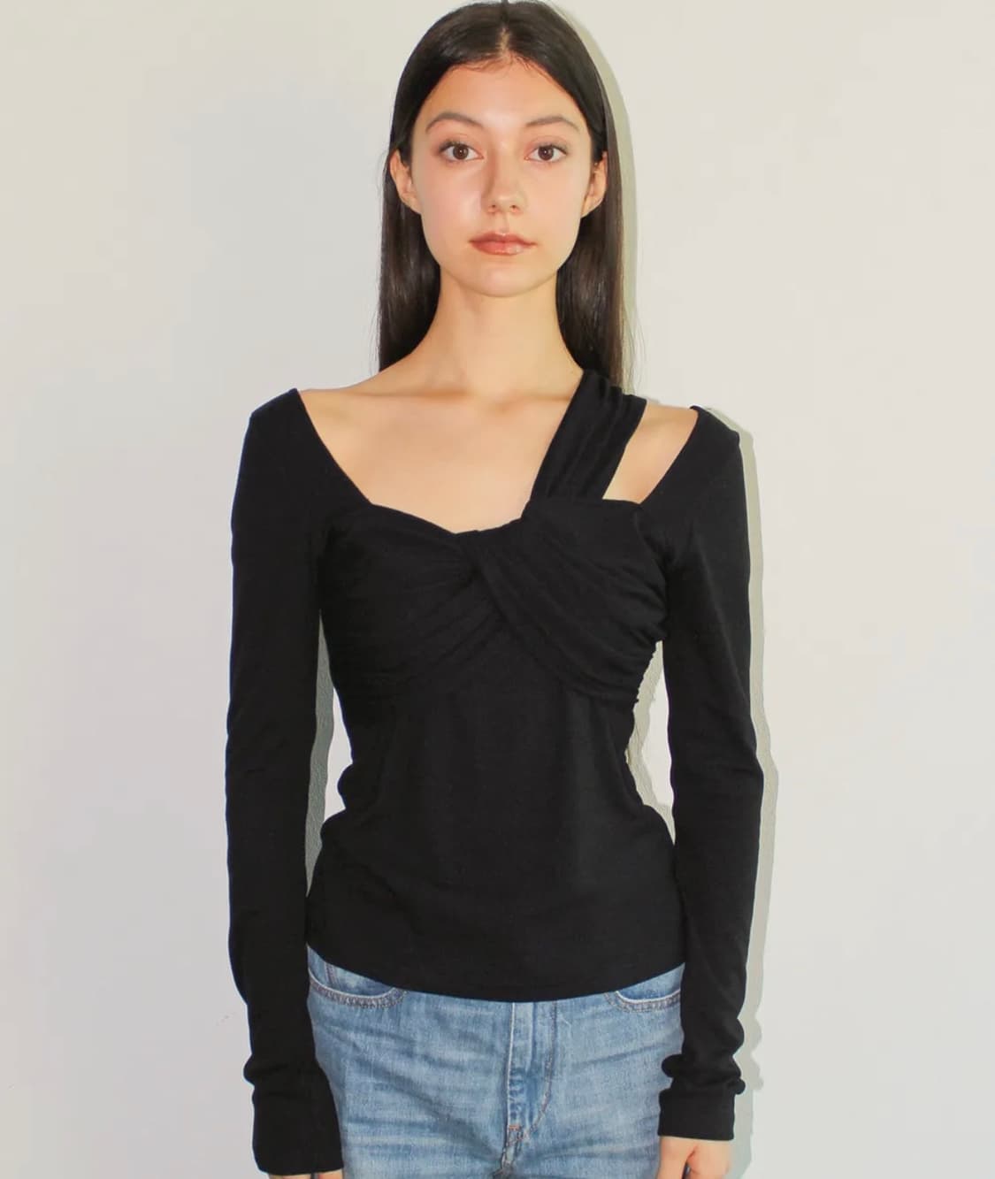 Yuheelee Long sleeve twist top / Black 상품이미지2