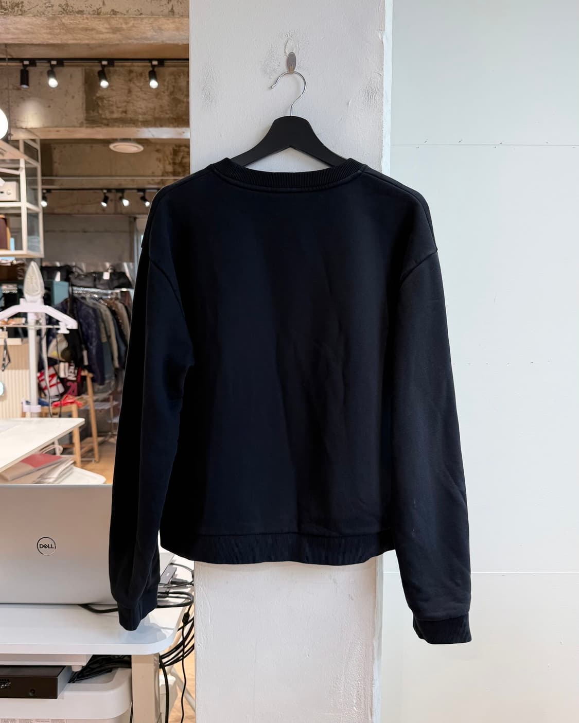 샤넬 유니폼 블랙 로고 자수 스웻 셔츠  상품이미지7