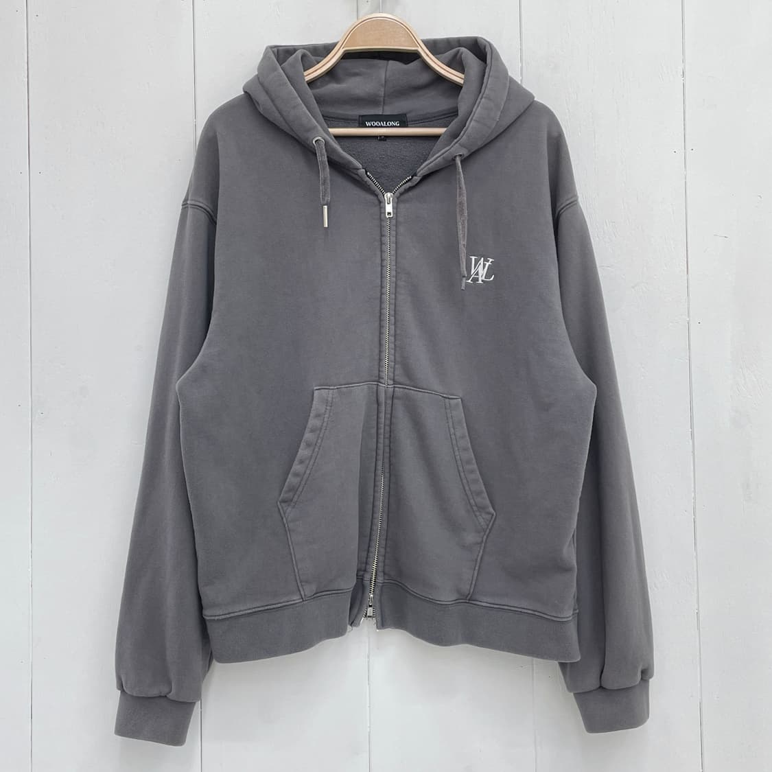 우알롱(WOOALONG) 시그니처 로고 투웨이 후드 집업 상품이미지3
