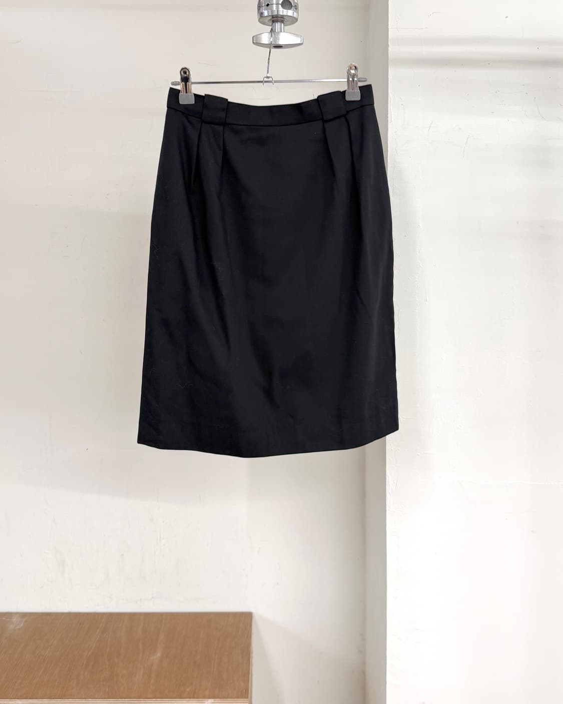 크리스찬 디올 블랙 핀턱 미디 스커트 상품이미지1