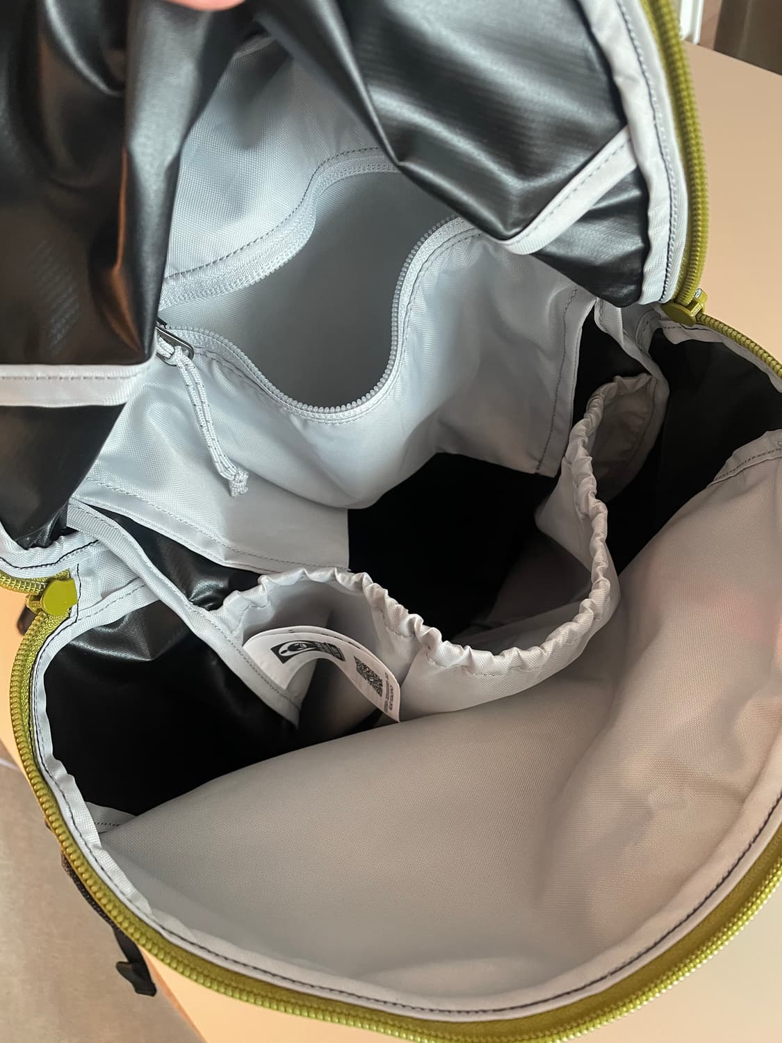 아크테릭스×빔즈 헬리아드 15백팩 블랙 올리브모스 상품이미지4