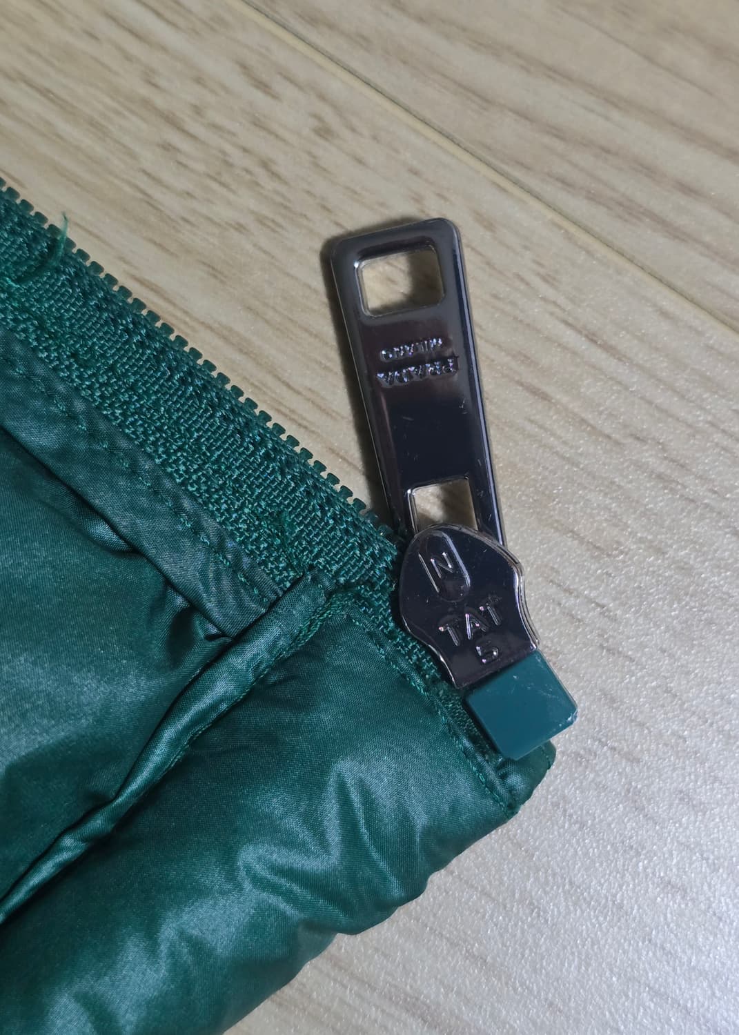 Prada 프라다 메탈 삼각로고 패딩 베스트 46 상품이미지6