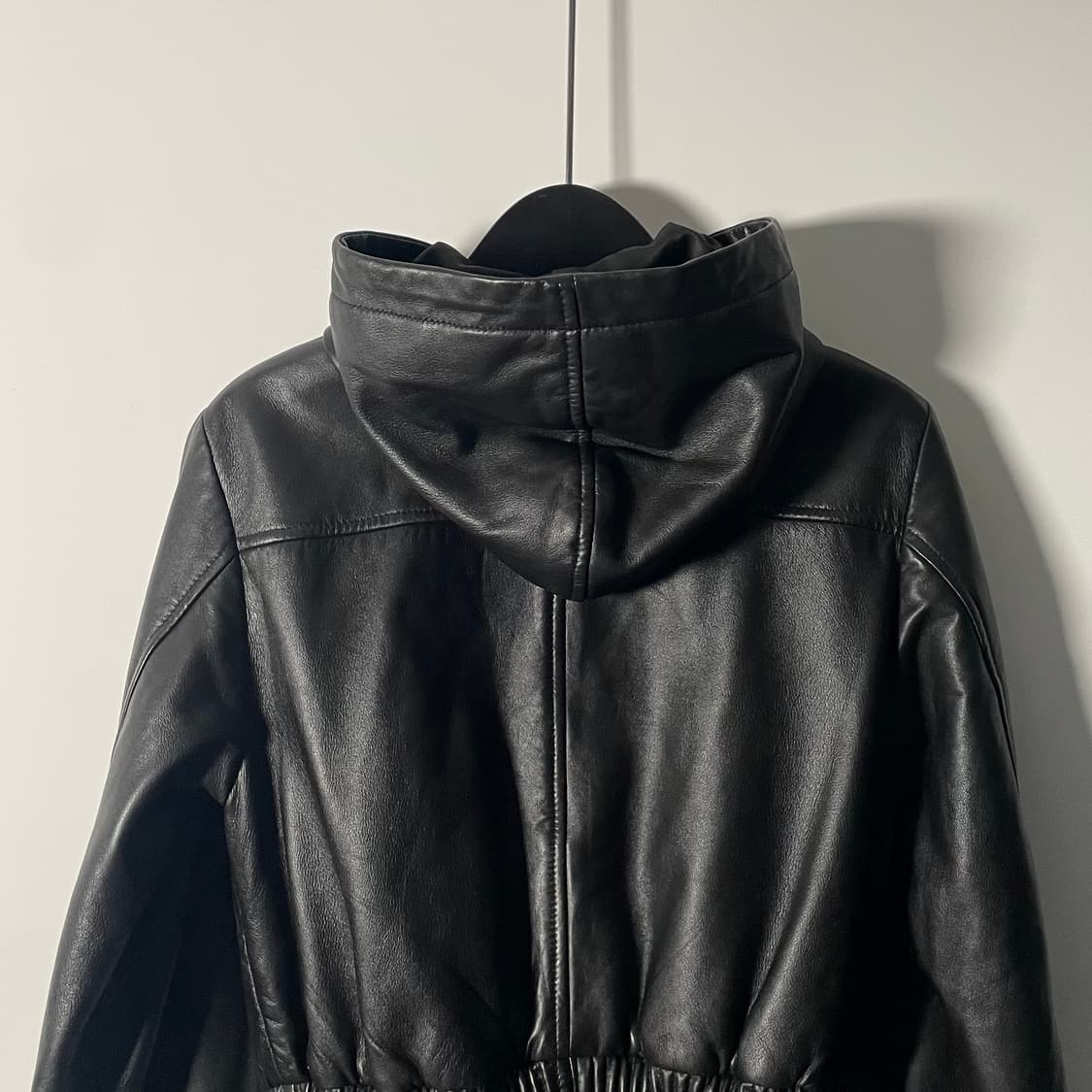 아르마니 익스체인지 우먼스 크롭 봄버 레더자켓 (on.491)  - 상품이미지5