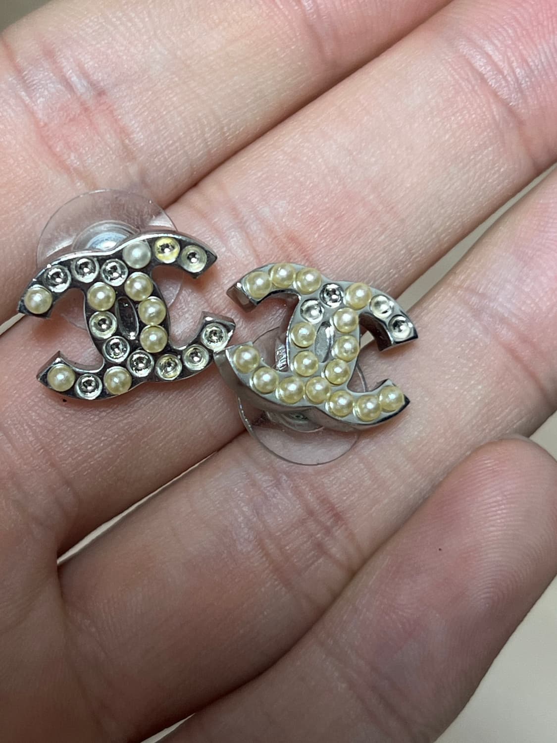 샤넬 CC 로고 진주 귀걸이 상품이미지3