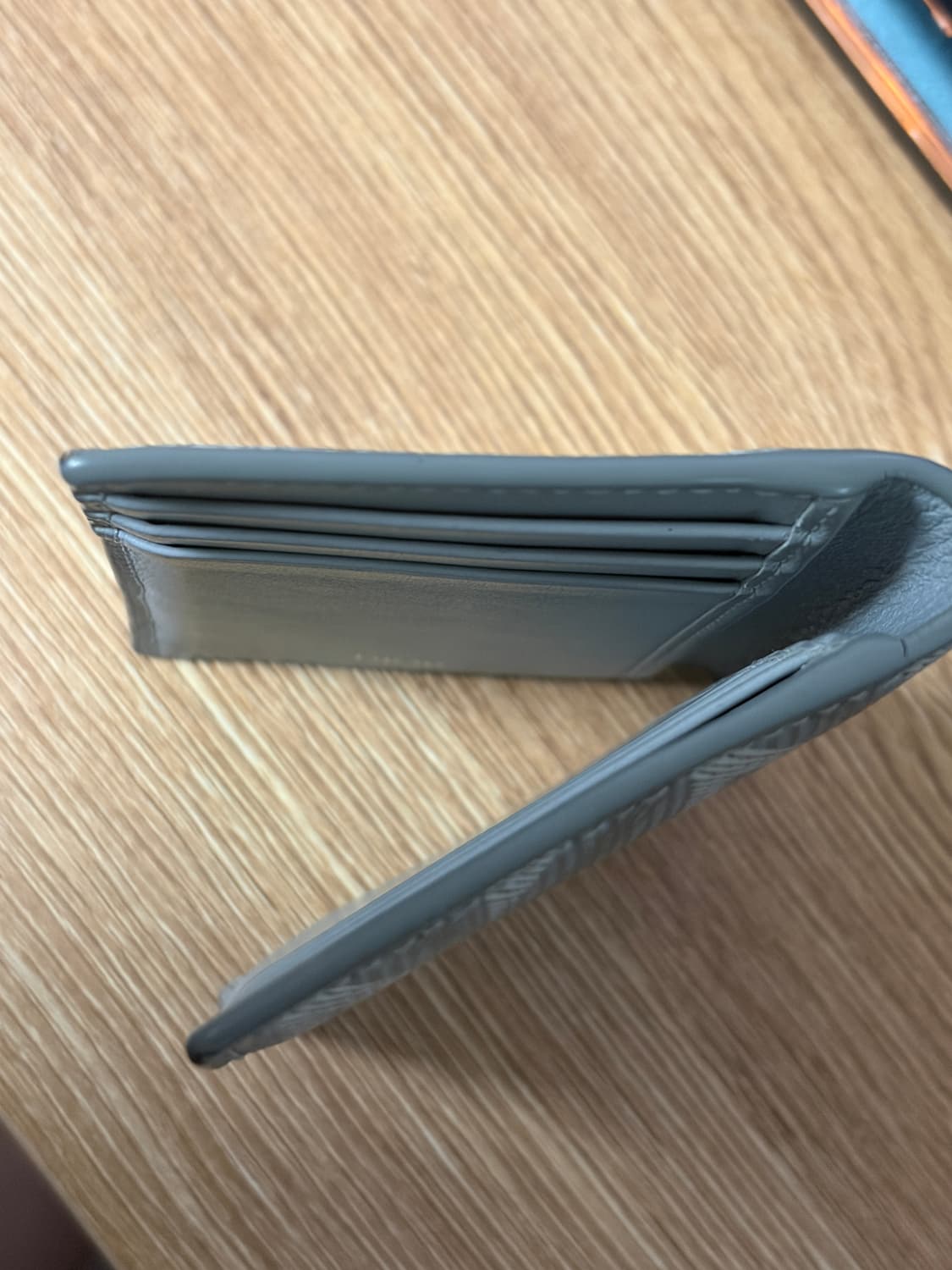 디올 CD 다이아몬드 카드지갑 바이폴드 상품이미지4