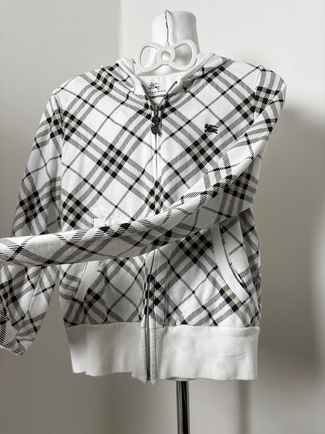 버버리 블루라벨 화이트 체크 후드집업 상품이미지5