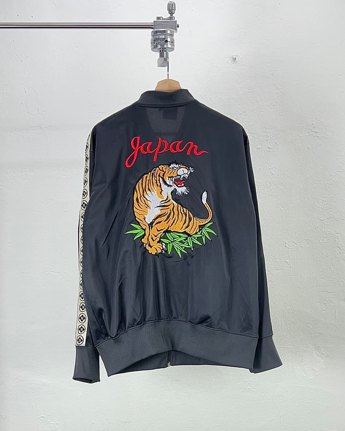 재패니즈 빈티지 오리엔탈 타이거 자수 스카쟌 자켓 상품이미지1