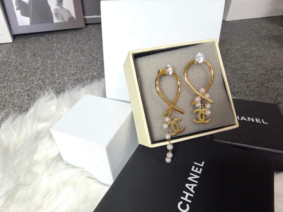 샤넬 트위드 포인트 진주 드롭 이어링 상품이미지8