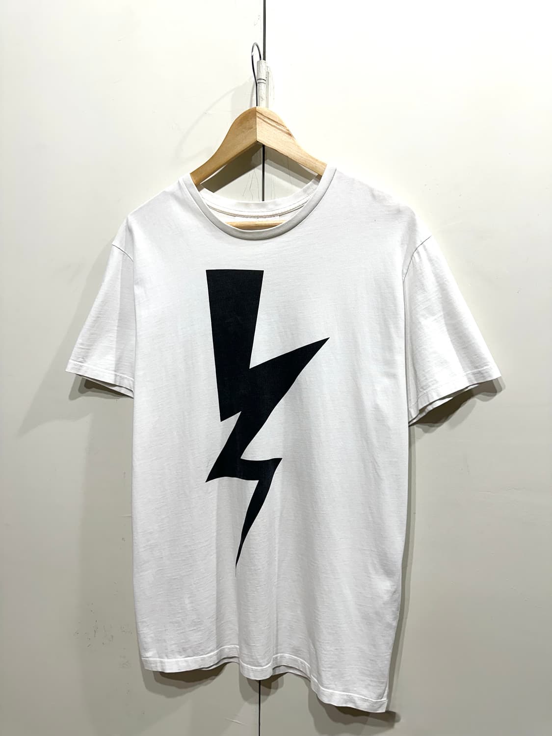 닐바렛 썬더볼트 프린트 반팔 티셔츠 상품이미지2