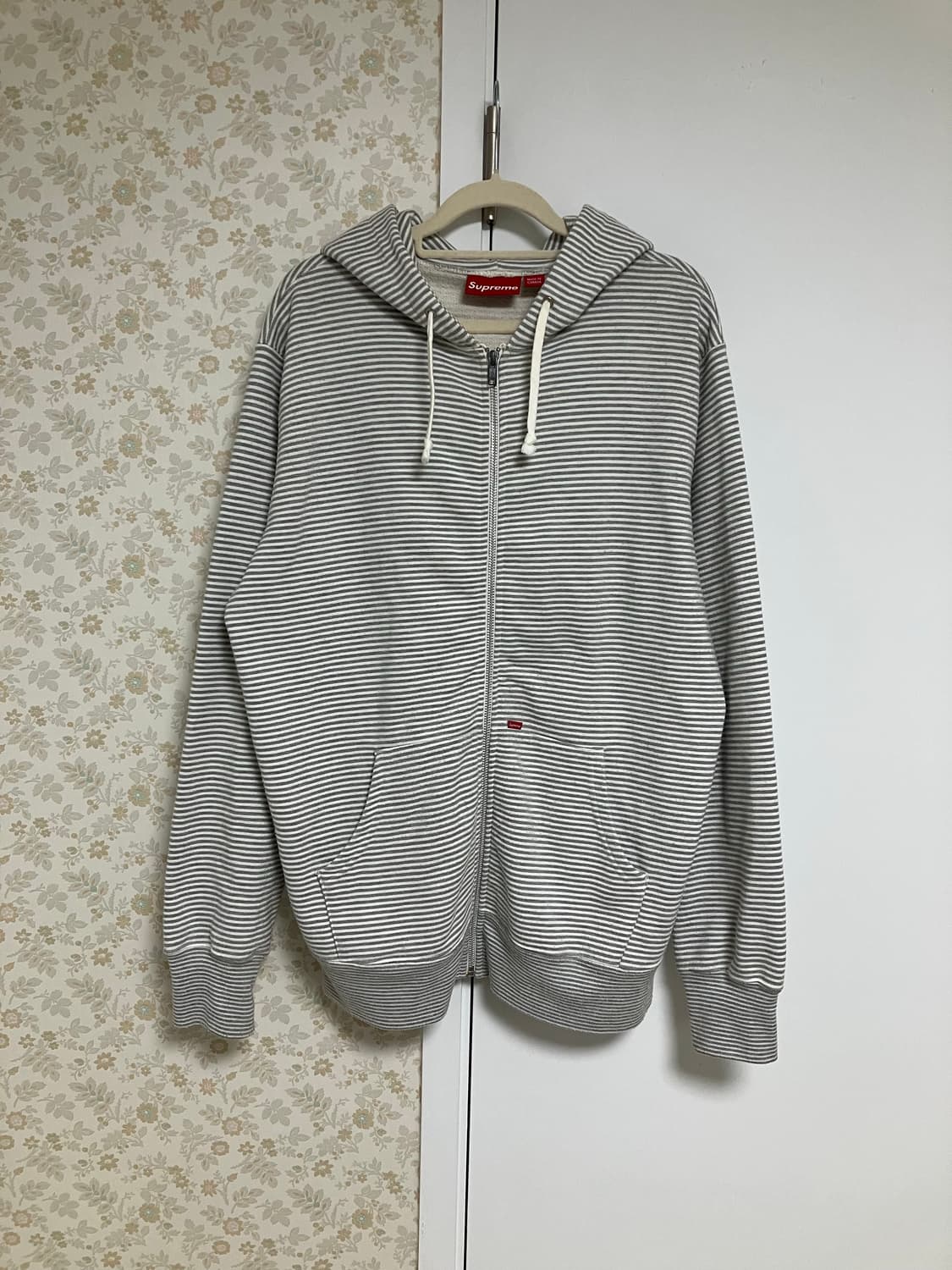 슈프림 10SS 스트라이프 후드집업 상품이미지1