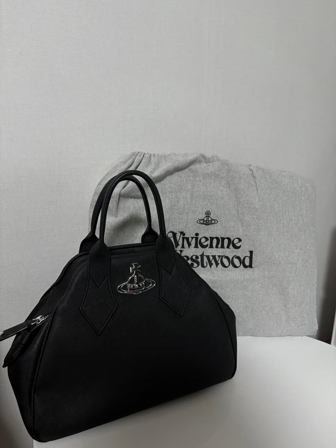 비비안웨스트우드 야스민 핸드백 미디움(m) 블랙 토트백 상품이미지1