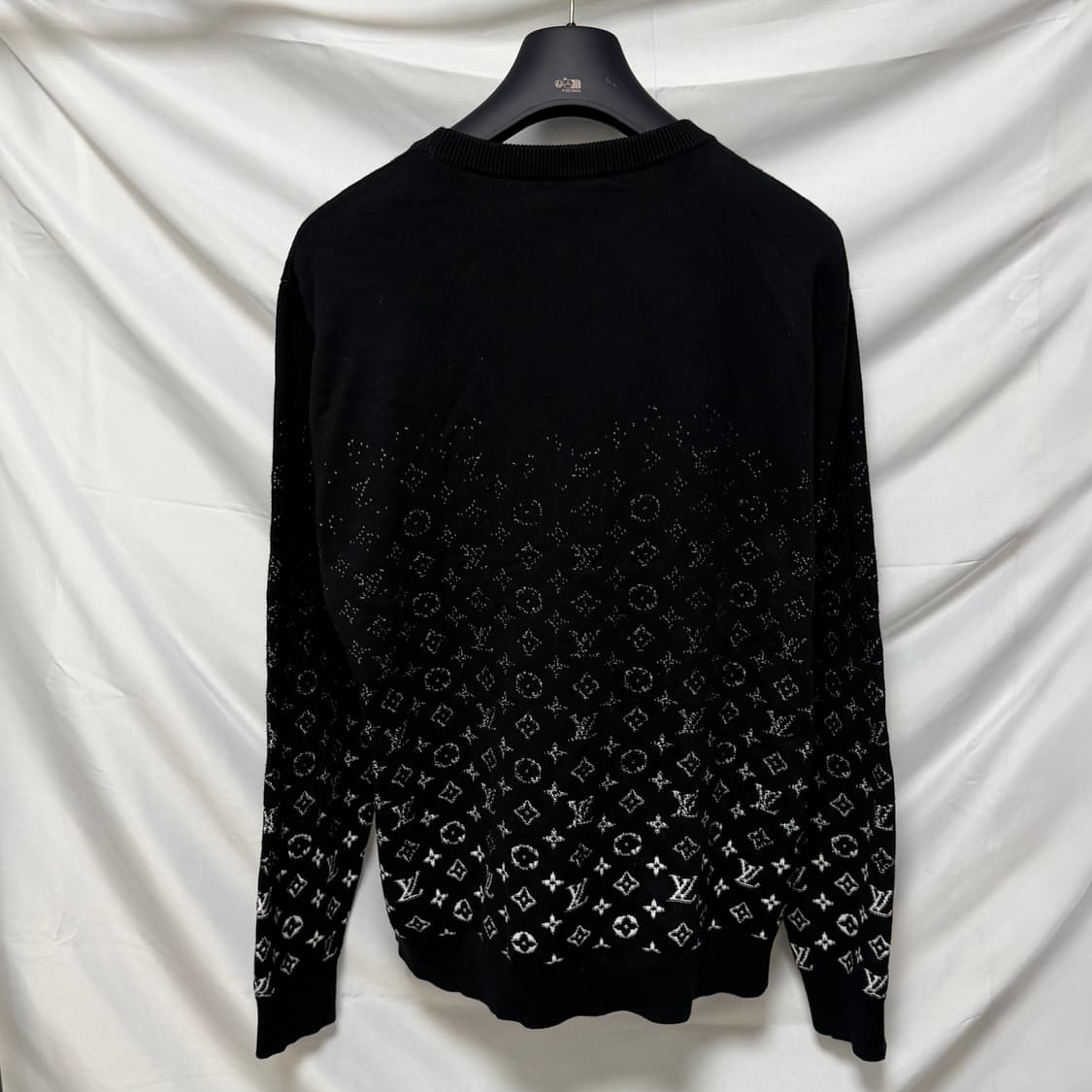 [S+급/2XL] 루이비통 모노그램 그라데이션 니트 블랙 상품이미지4