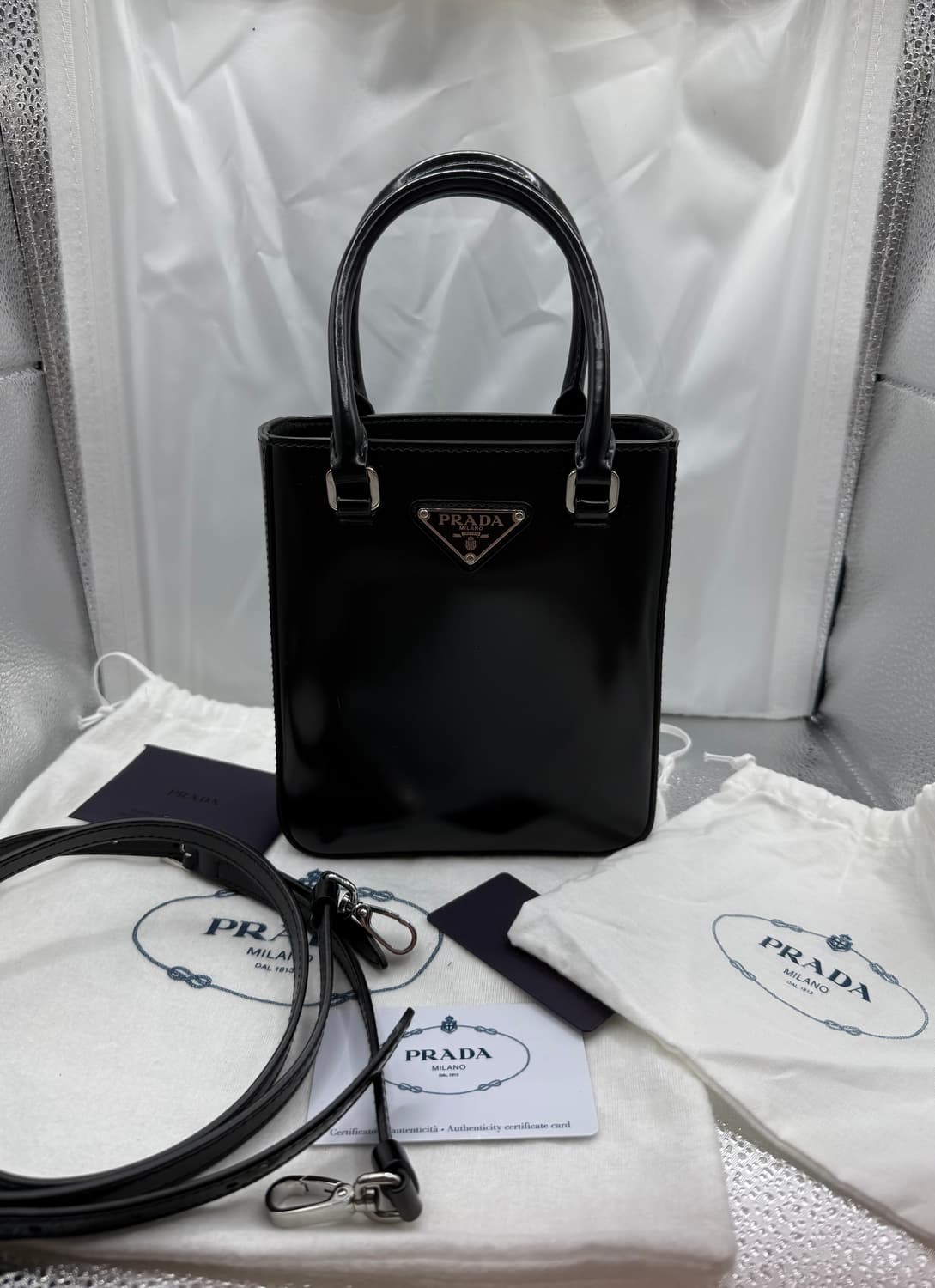 프라다 블랙 브러쉬드 미니 토트백 상품이미지1
