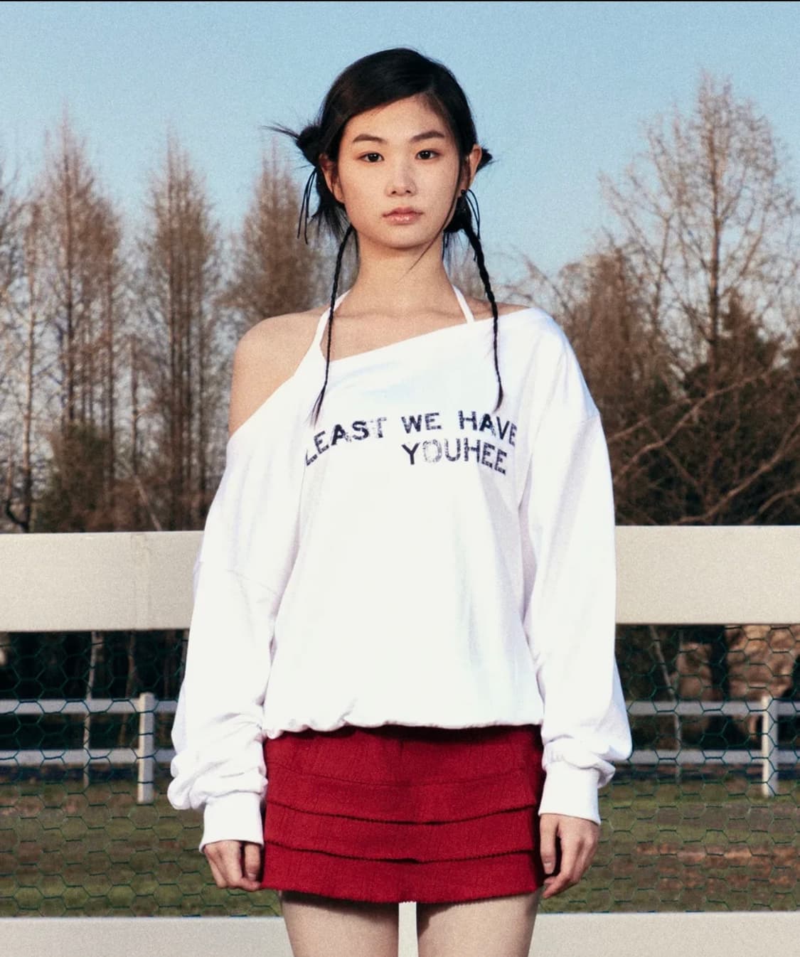 유희 오프숄더 스웻셔츠 OFF SHOULDER SWEATSHIRTS 상품이미지1