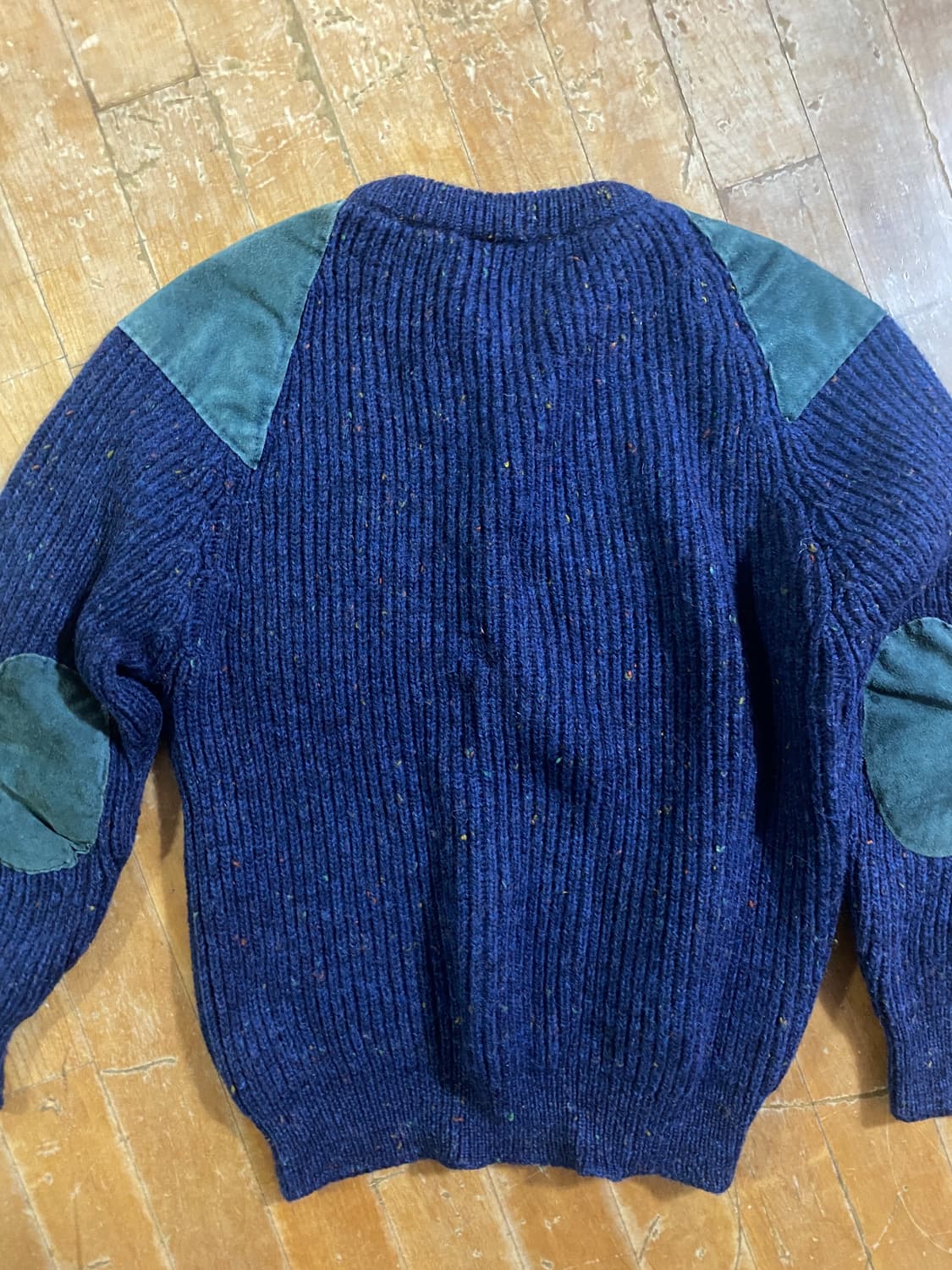 울마크 밀리터리 네이비 스웨이드 덧댐 니트(105) 상품이미지3