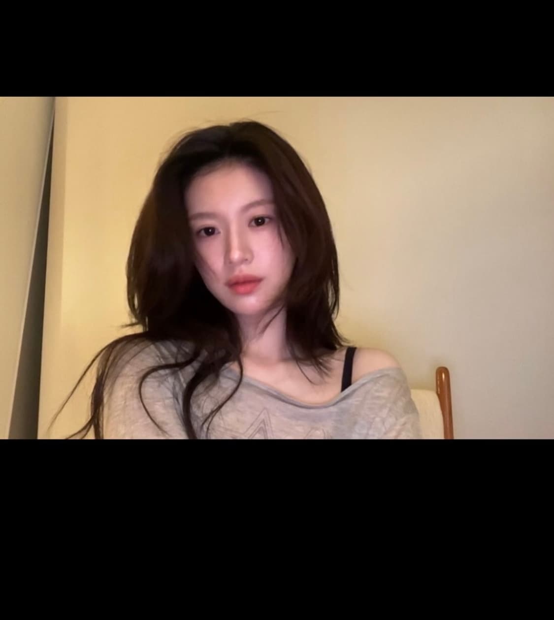 고윤정착용 길라아카이브 롱슬리브 상품이미지1