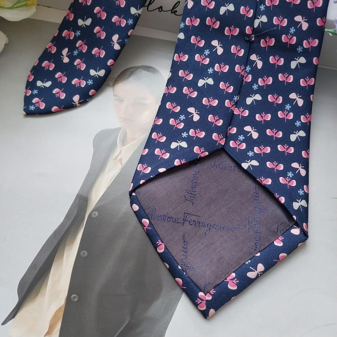 살바토레 페라가모 실크 나비 패턴 넥타이 8.9cm A+등급 K1328
 상품이미지7