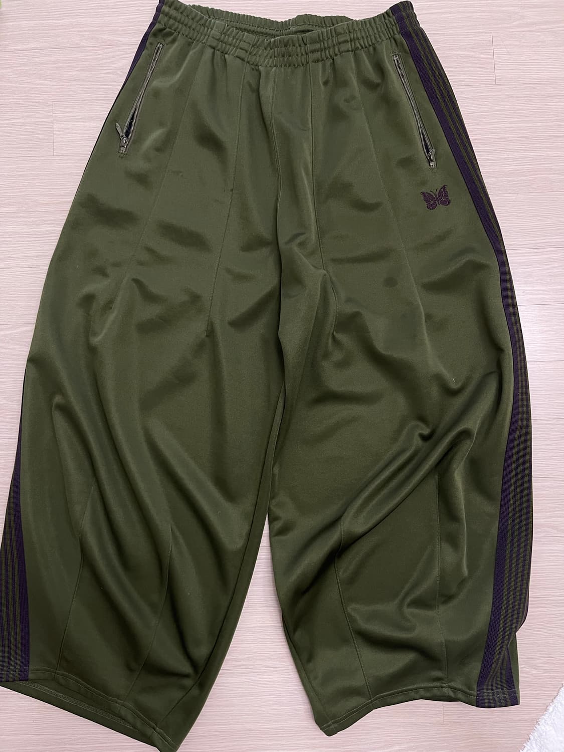 니들스 HD 트랙팬츠 올리브 M 상품이미지1