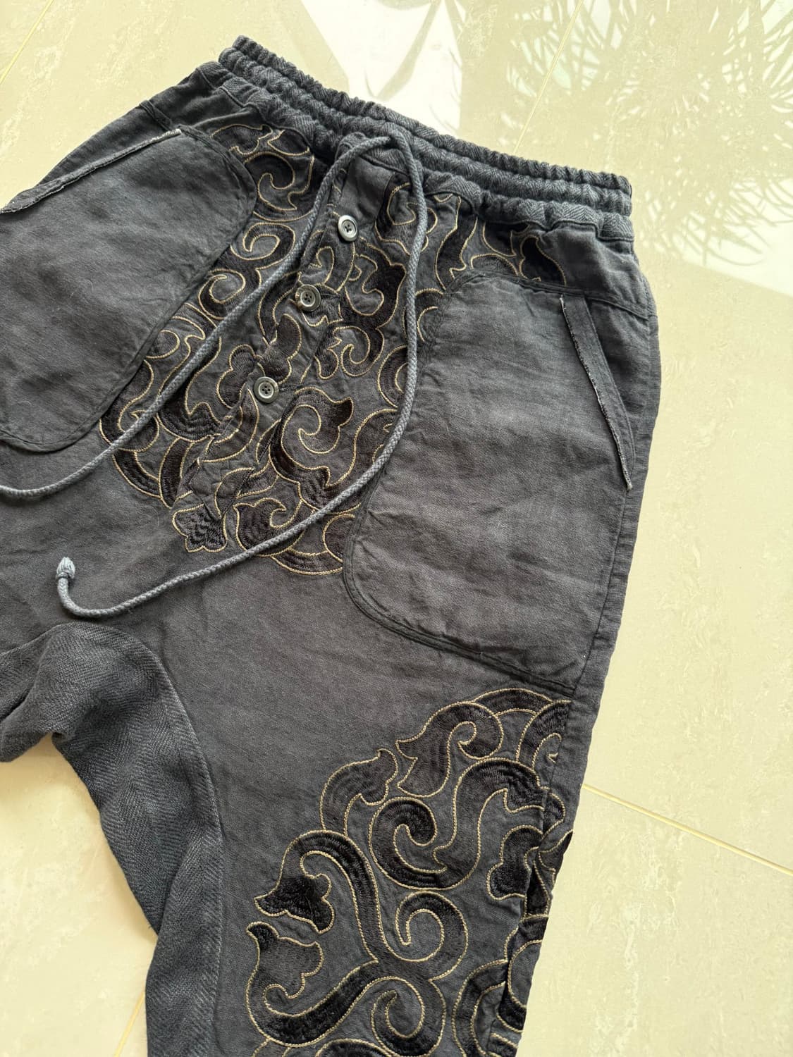 Zambarrett black embroidery linen short 상품이미지2