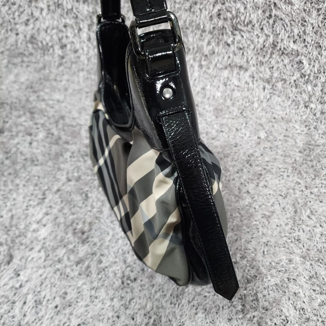 버버리 체크 호보백 상품이미지3