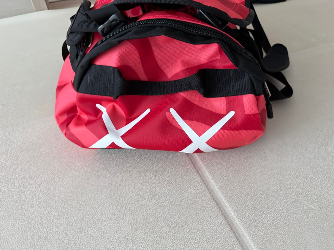 노스페이스 x 카우스 베이스캠프 더플백 미디움 브릴리언트 코랄 상품이미지1