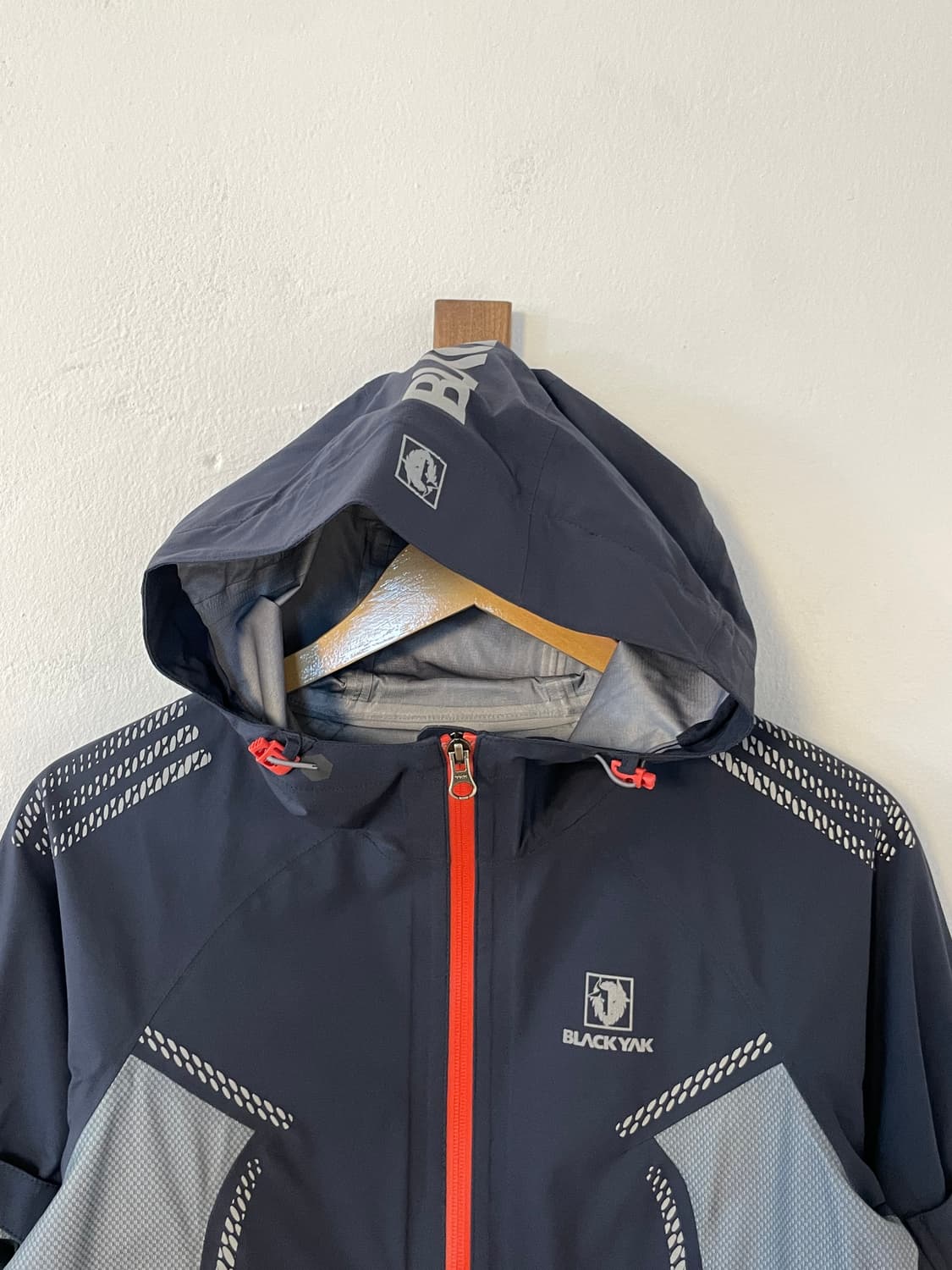 블랙야크 우먼 고어텍스 자켓  상품이미지2