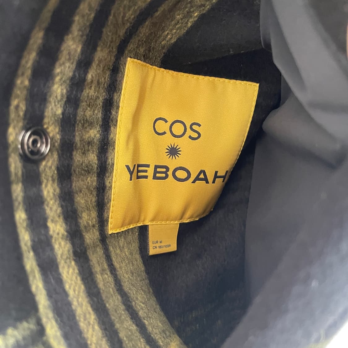 코스 x yeboah 체크 리버시블 길렛 블랙 옐로우 상품이미지6