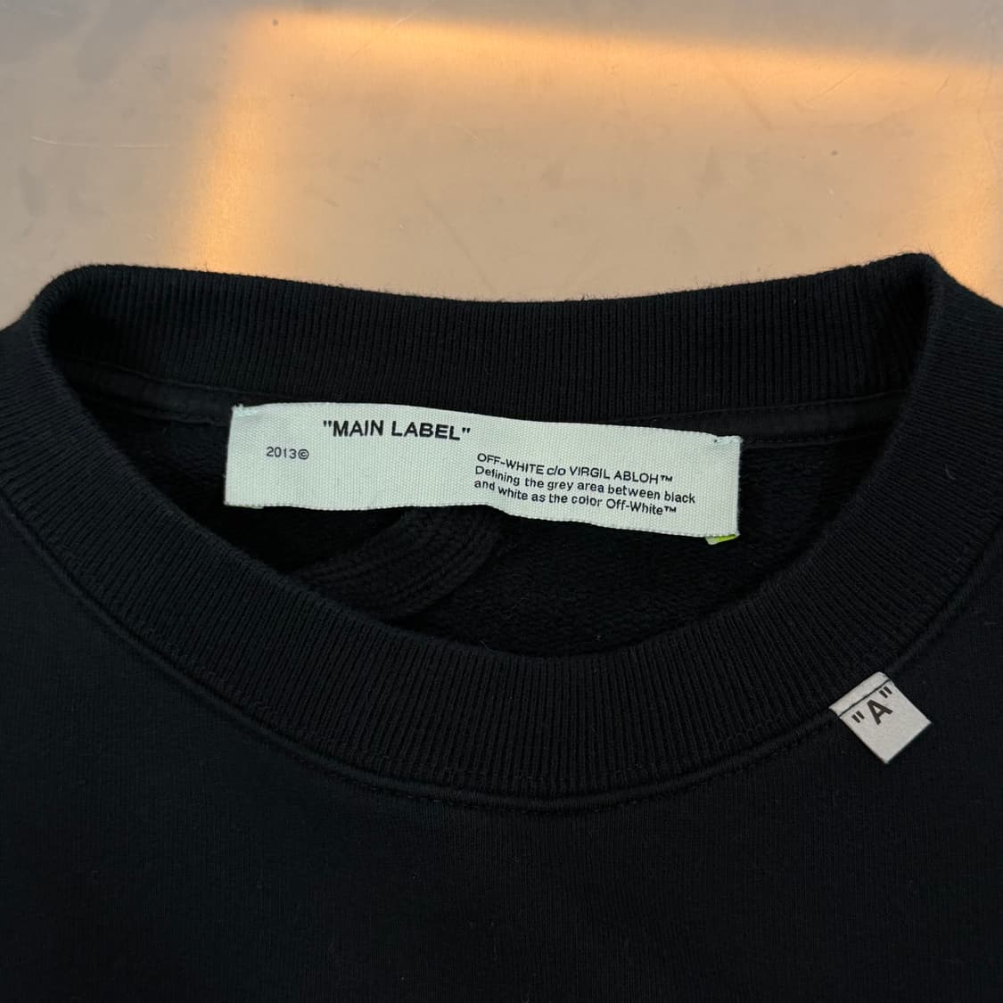 [리오브] 오프화이트 카라바지오 애로우 맨투맨 상품이미지4