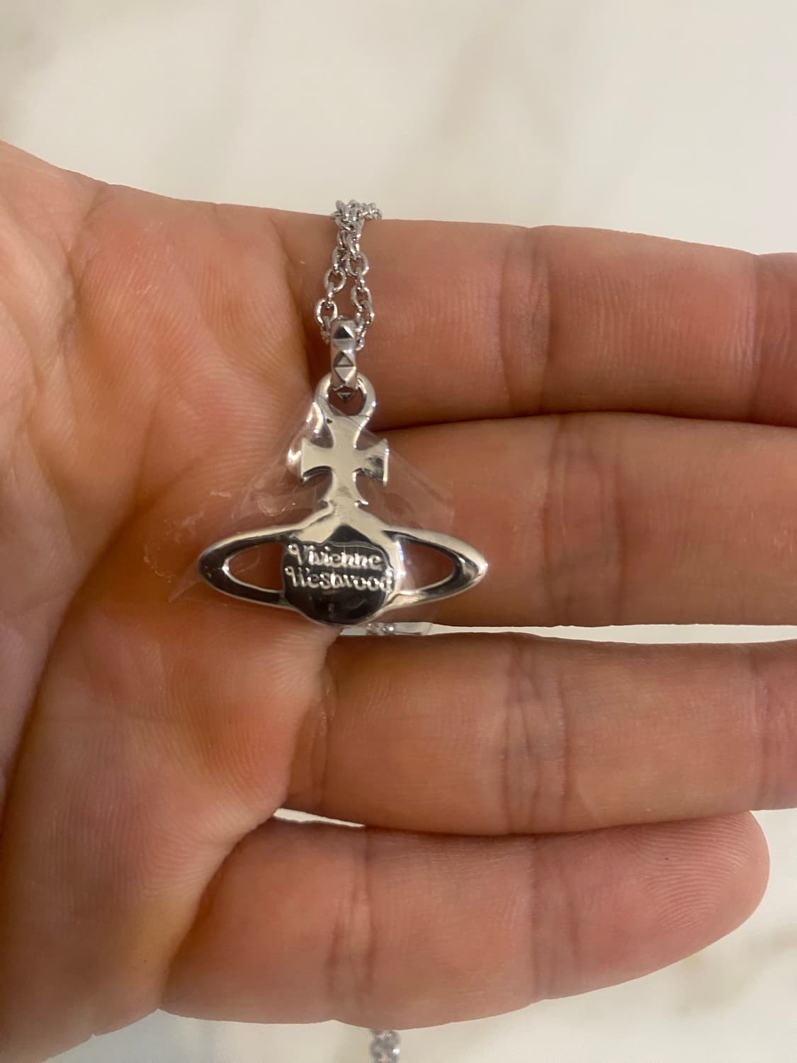 비비안웨스트우드 목걸이 팝니다. 상품이미지2