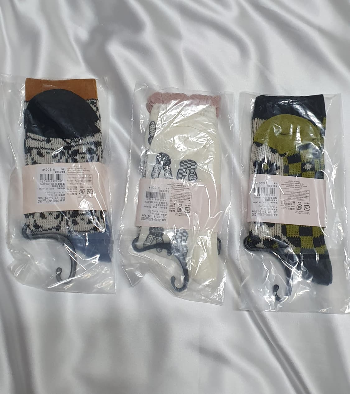 올리브 크림베이지 브라운 팬다 토끼 꽃 체크 비비안웨스트우드 양말  상품이미지2