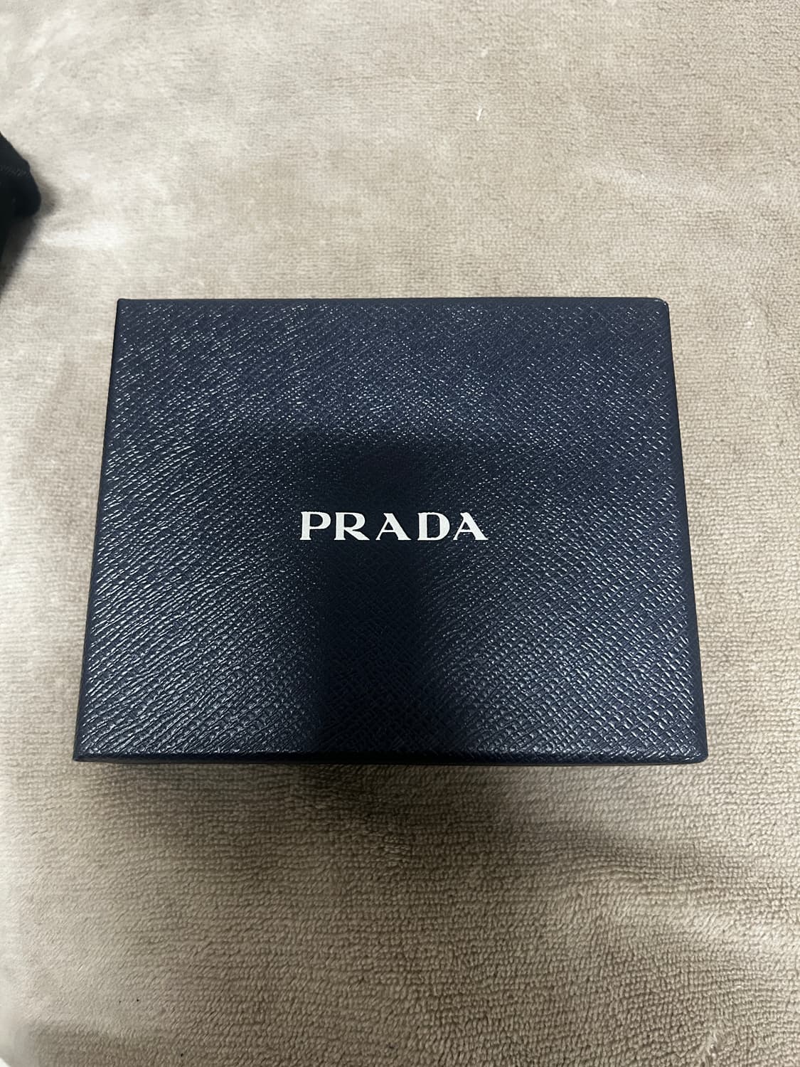 Prada 브러시드 미니체인 카드지갑 상품이미지3