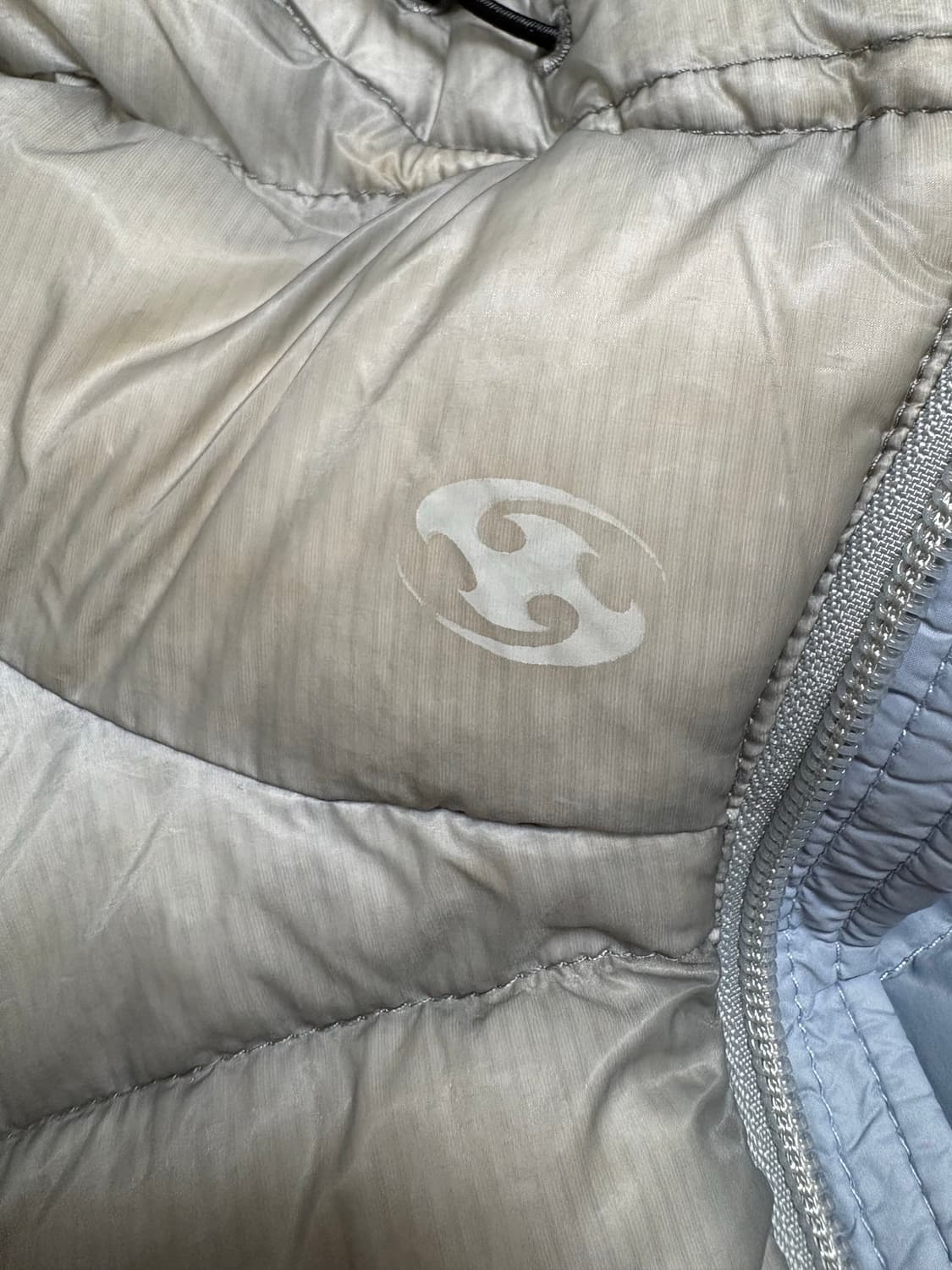 2)22fw 산산기어 푸퍼 Suffix Puffer Jacket Grey 상품이미지2
