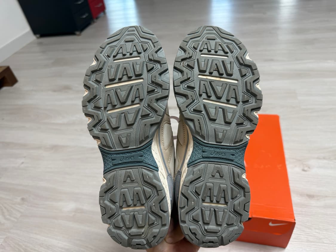 [245] 아식스(W) 젤 벤쳐 6 SPS 버치 아이언클래드 아이보리 상품이미지7