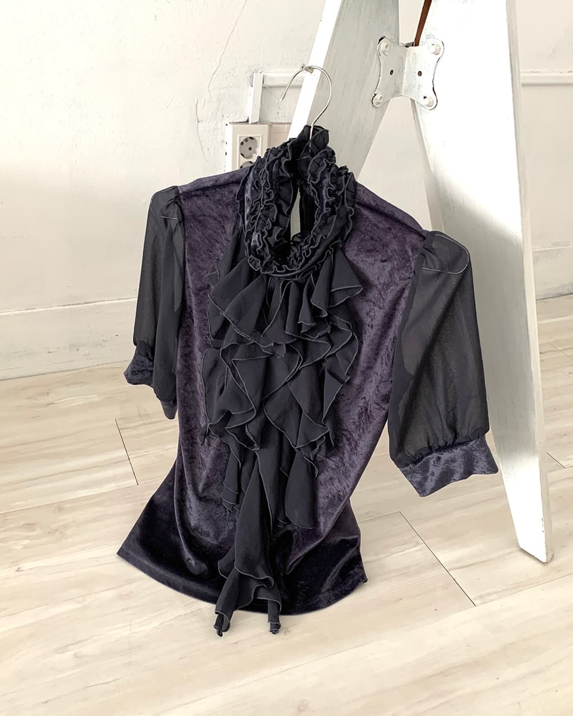 Muted purple ruffle velvet blouse 상품이미지1