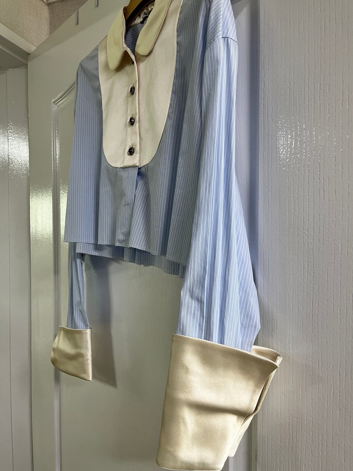 미우미우 스트라이프 배색 크롭 셔츠 38 상품이미지2