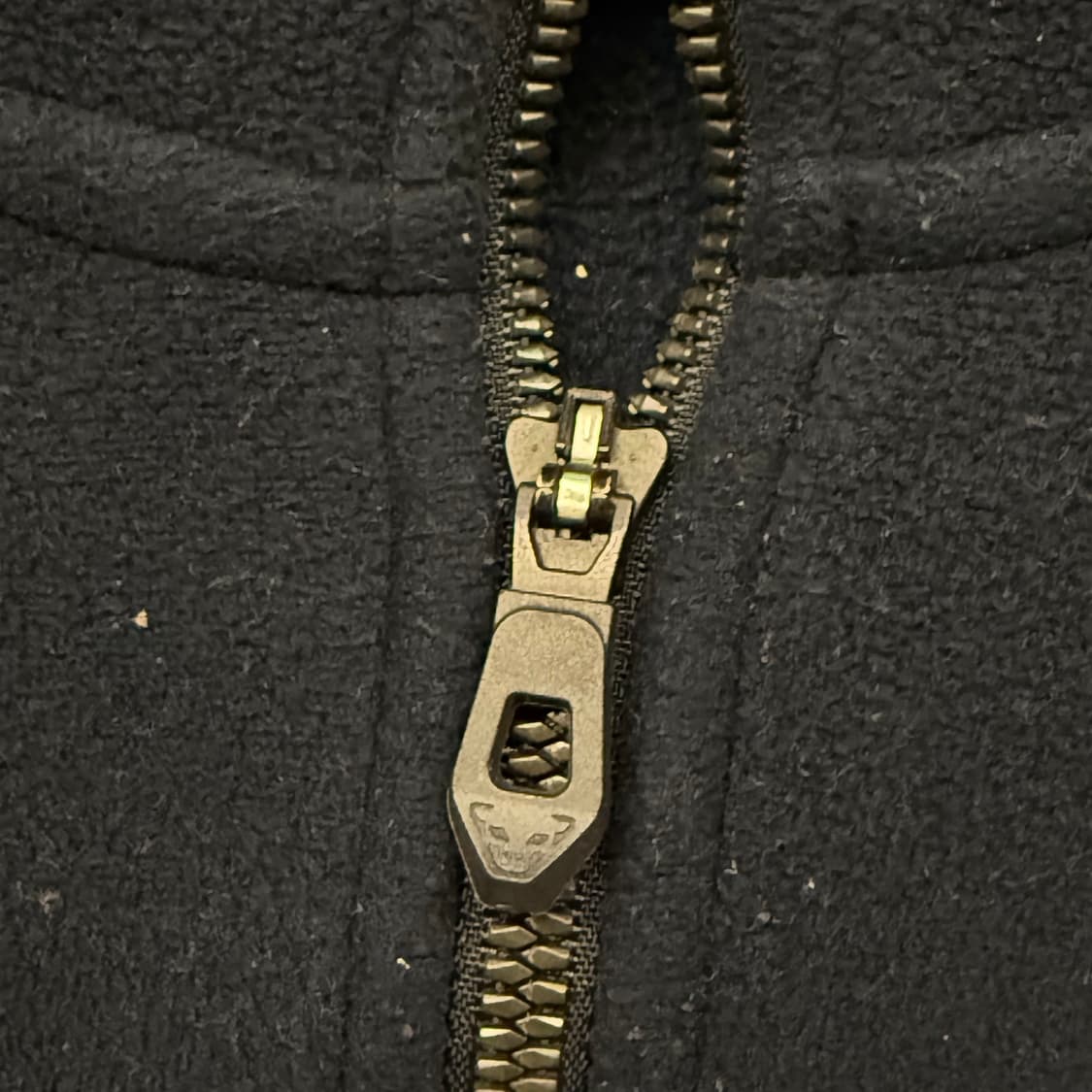 [정품/M] 다이나핏 패치 후리스 후드 집업 네이비 b19 상품이미지7