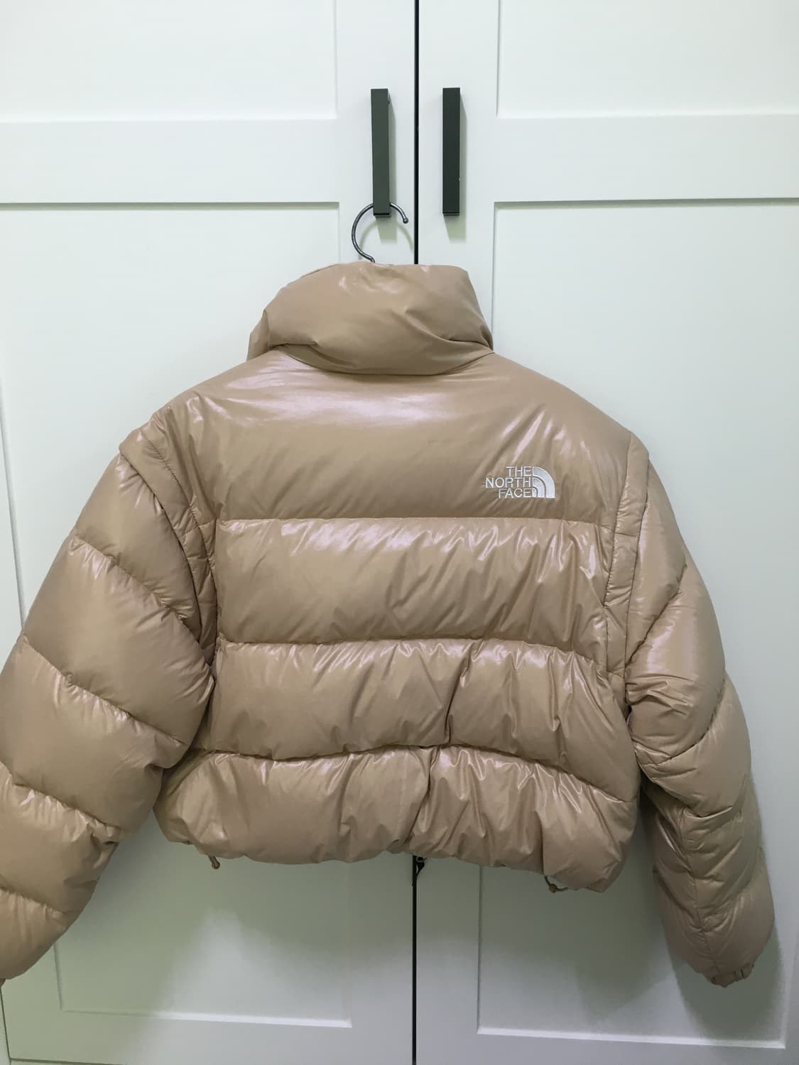 노스페이스 화이트 라벨 글로시 디테처블 다운 자켓 골드베이지 상품이미지4