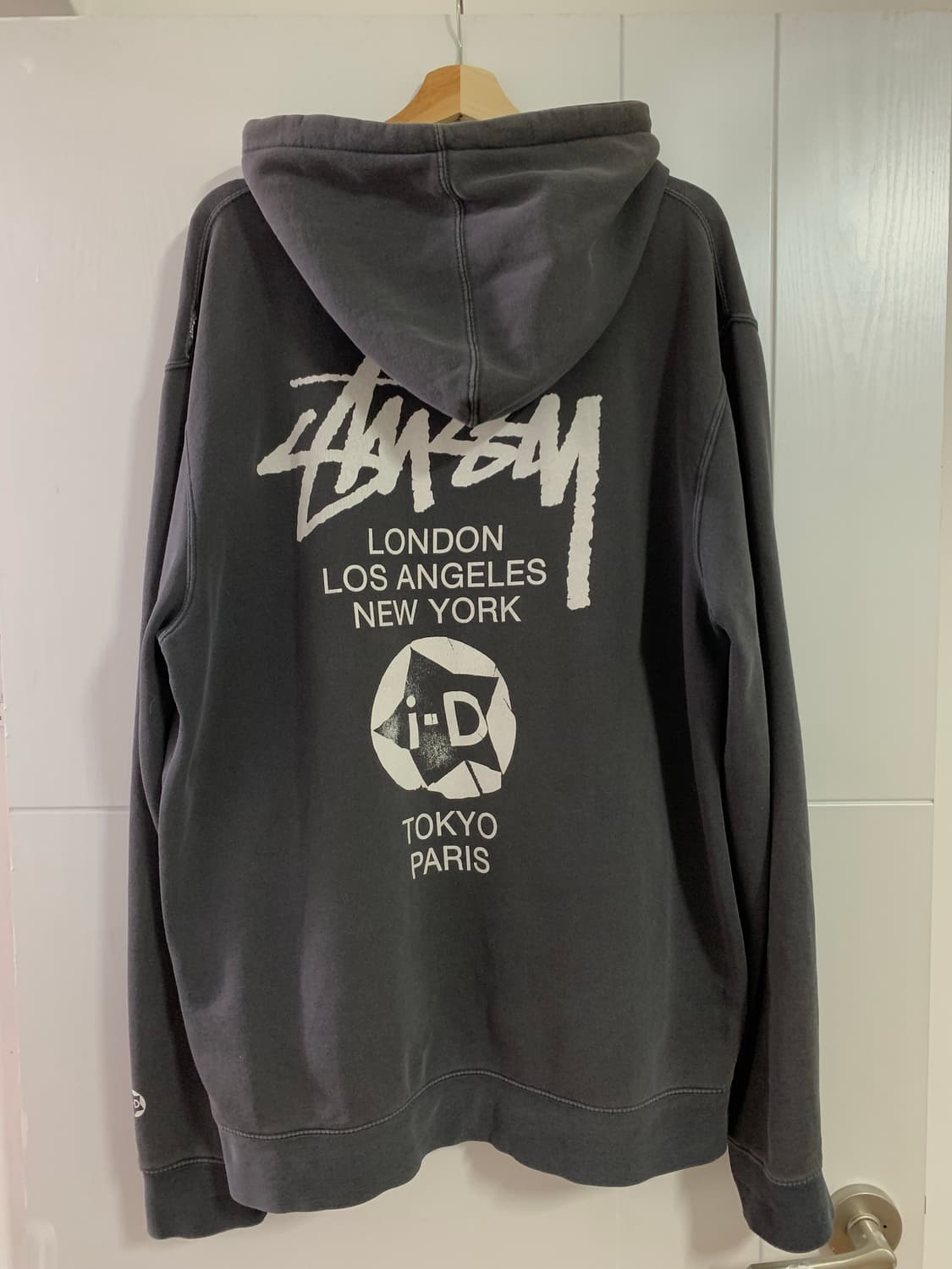 [XL] 스투시xiD 매거진 월드투어 피그먼트 후드 차콜 상품이미지1