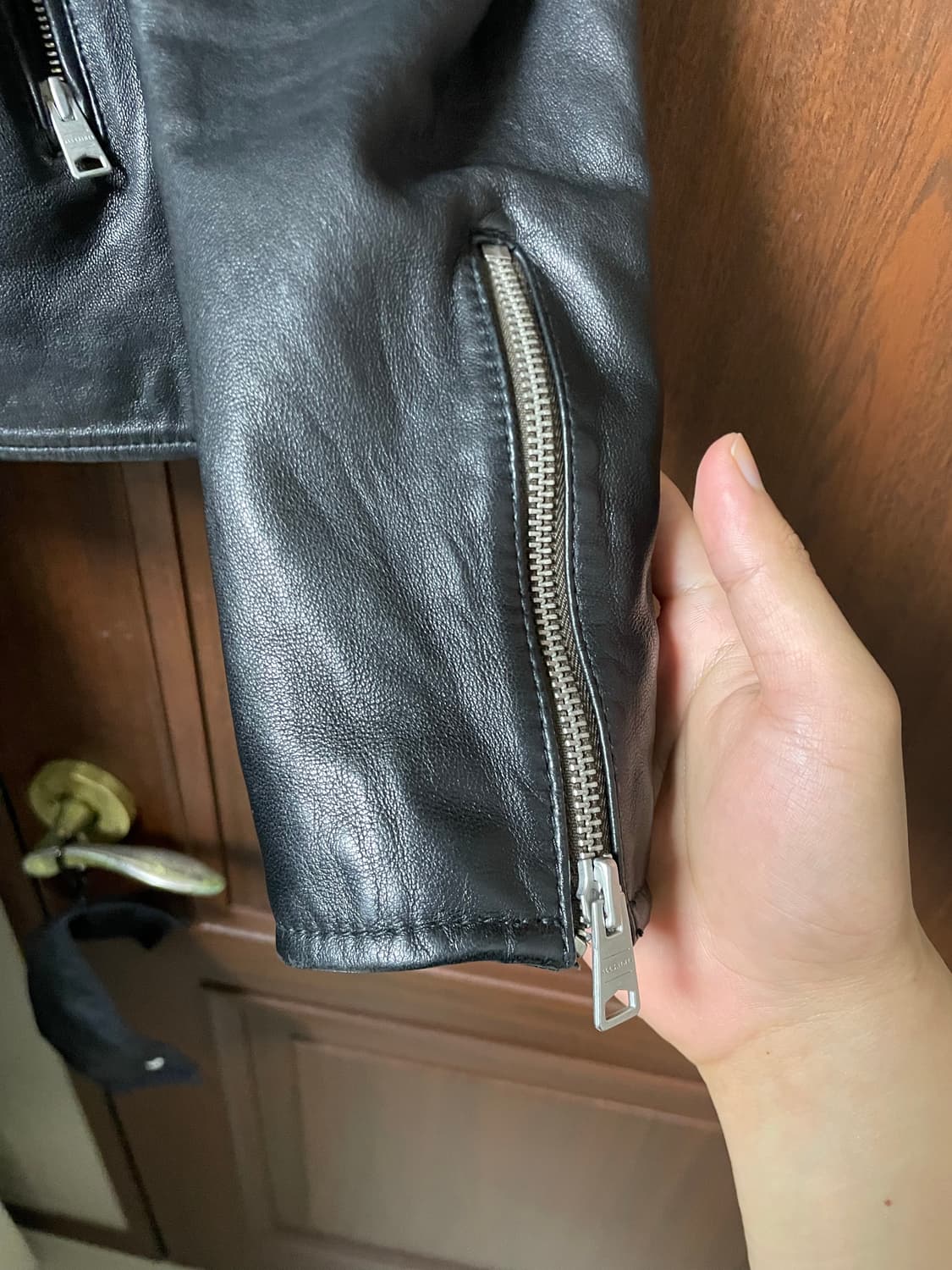 올세인츠(AllSaints)의 스테디셀러인 코라 레더 자켓(Cora Le 상품이미지3