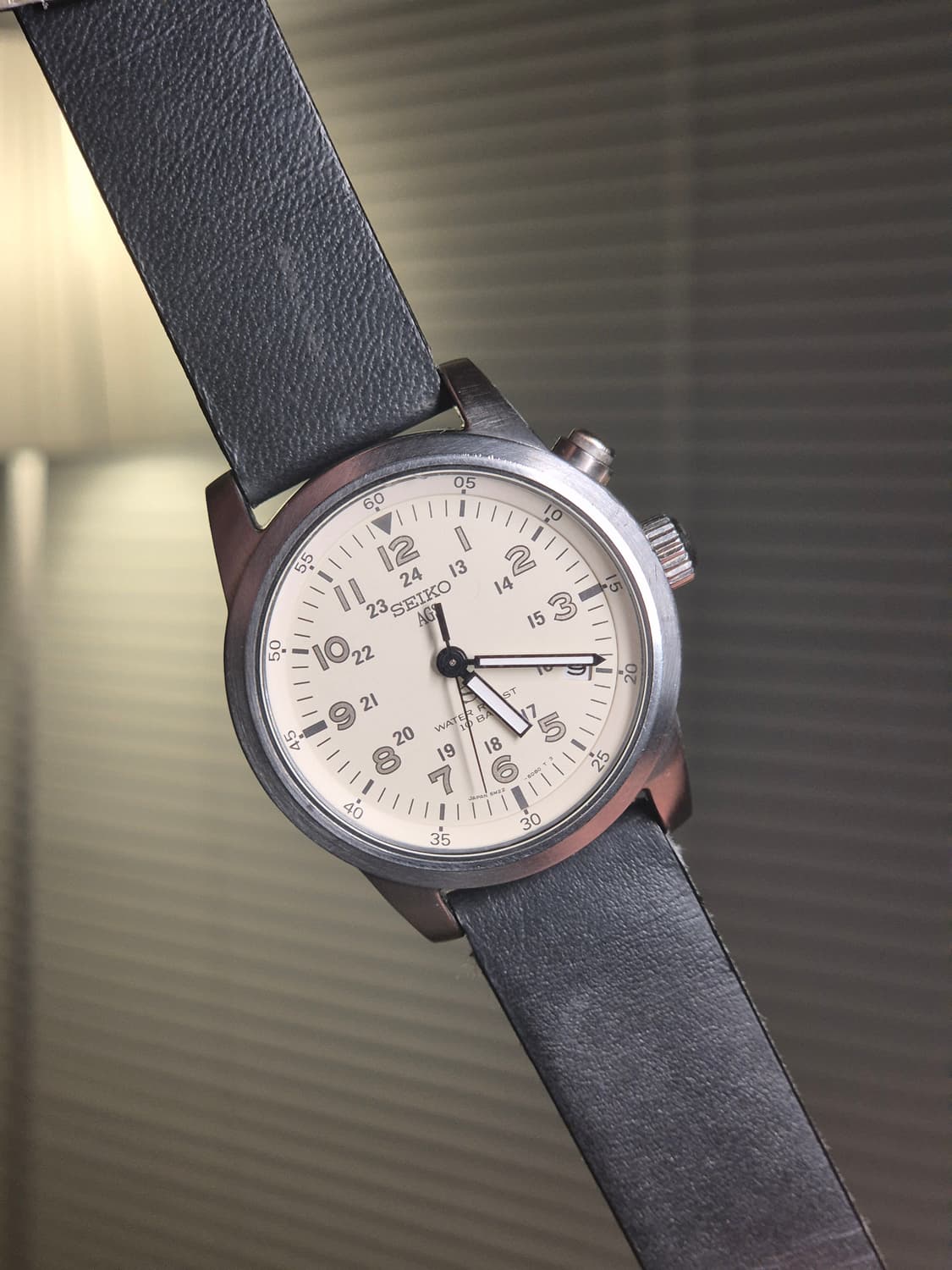 90's Seiko ags 충전식 쿼츠 필드워치 상품이미지1