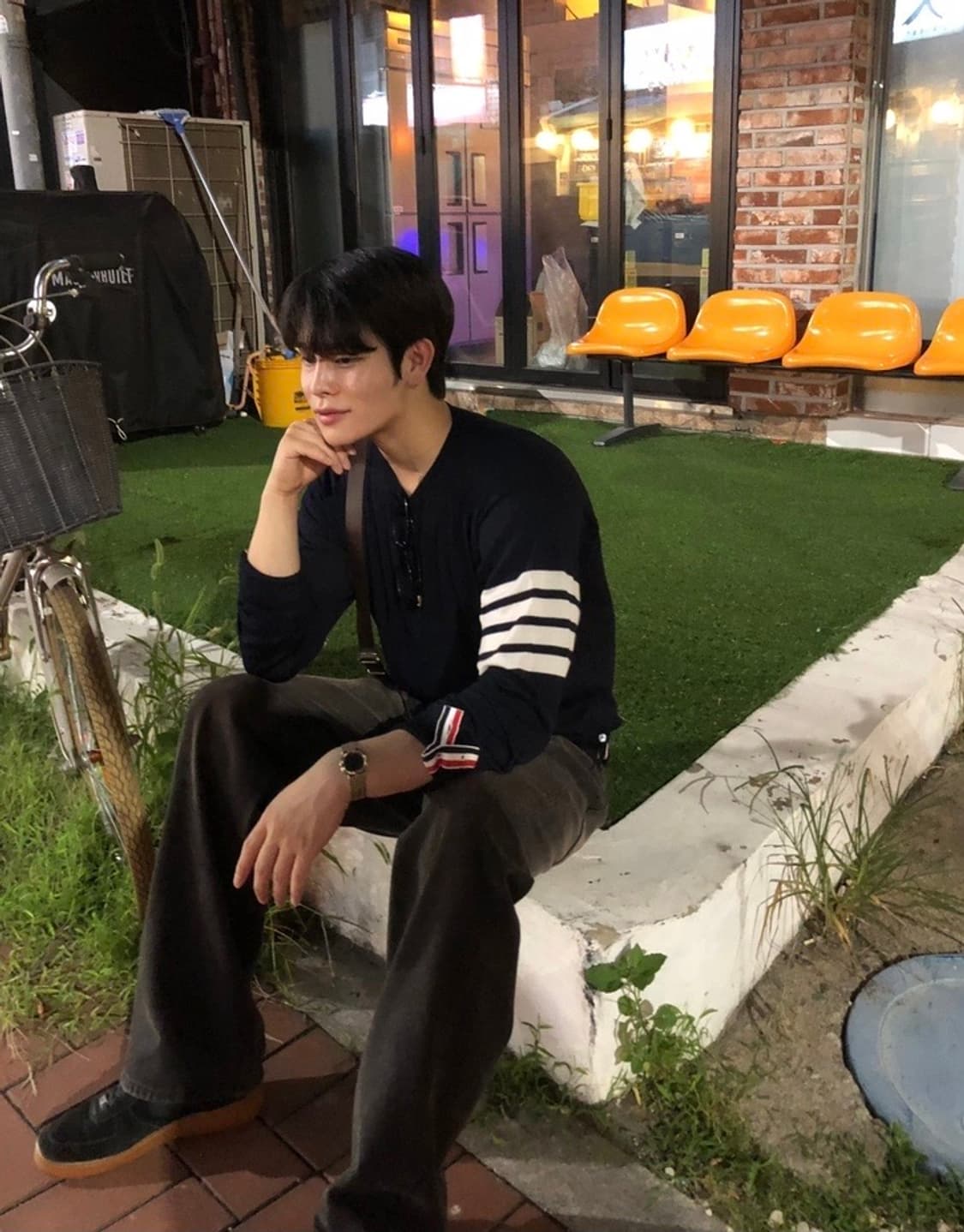 톰브라운 정품 백화점판 메리노울 봄가을용 사선완장 니트 네이비 상품이미지1