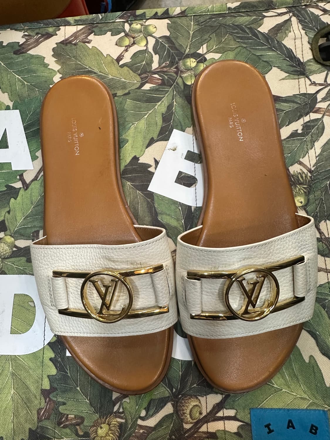 루이비통 락잇 플랫 뮬 슬리퍼 상품이미지2