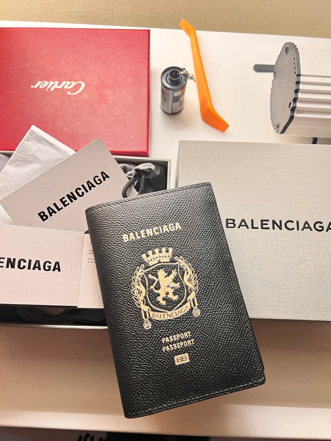 발렌시아가 여권 지갑 상품이미지1