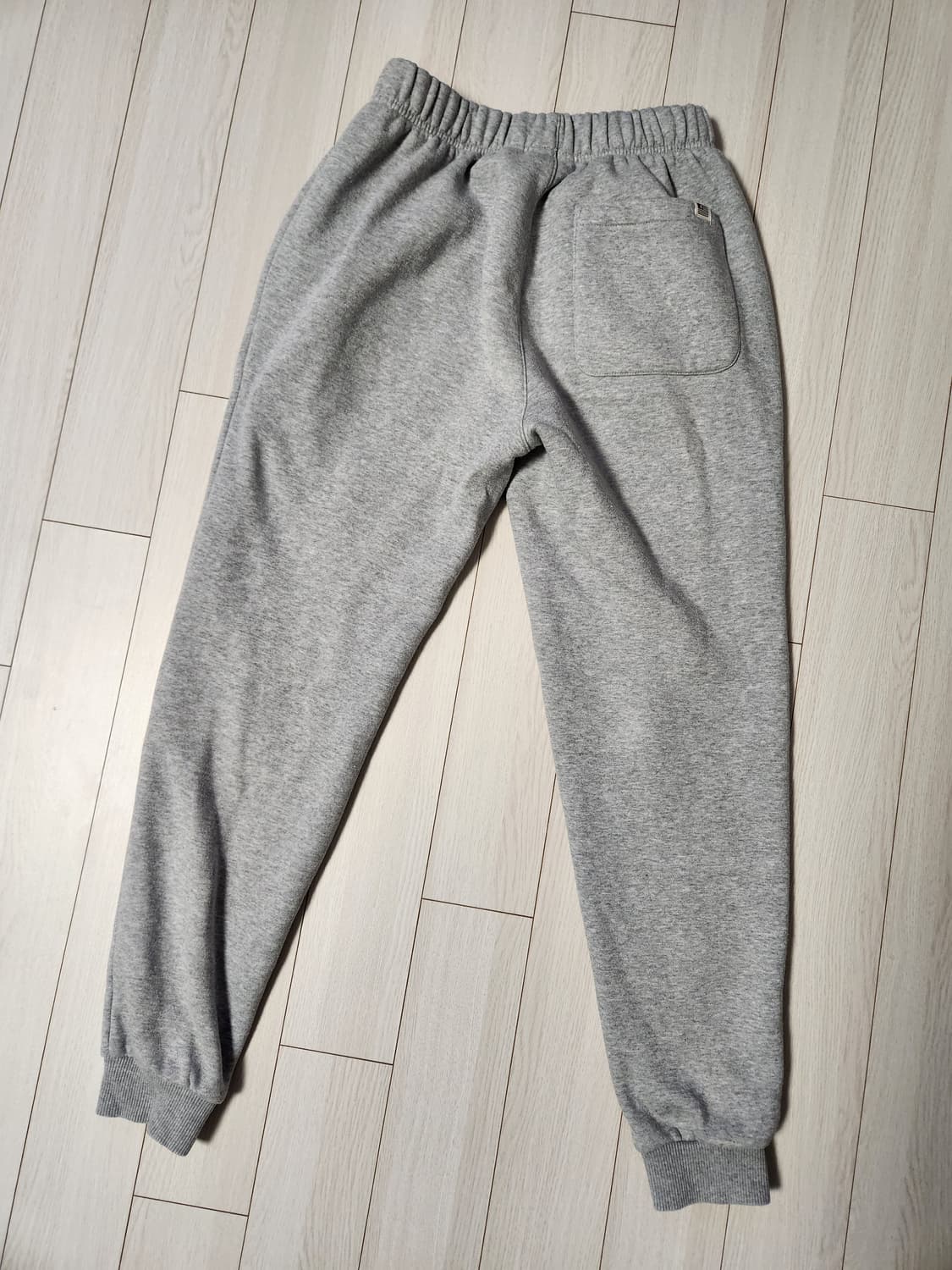 뉴발란스 기모 여성 트레이닝 조거 팬츠 사이즈70(xs)

전체적으로 사 상품이미지9