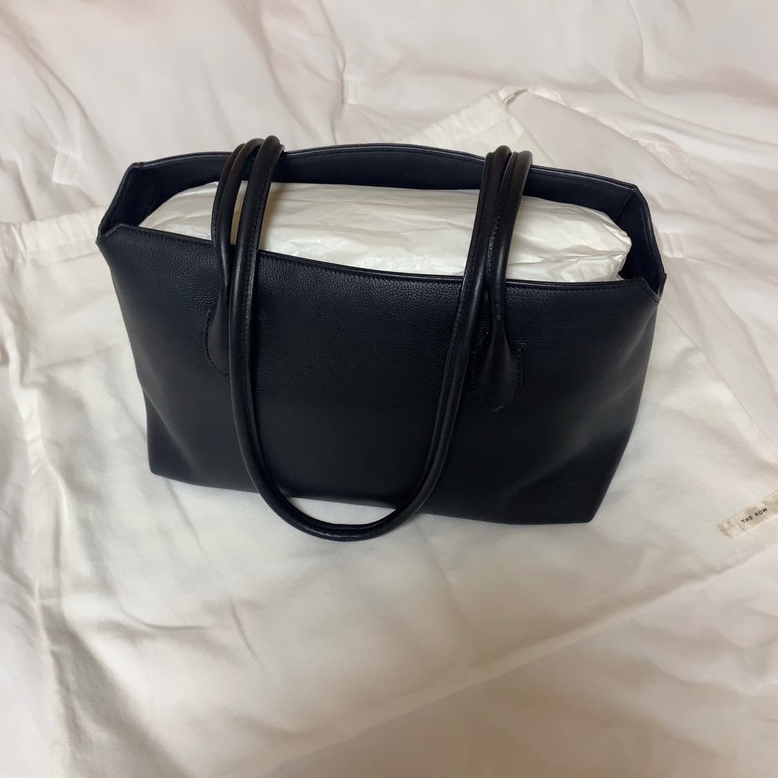 더로우 테라스백 블랙 상품이미지1