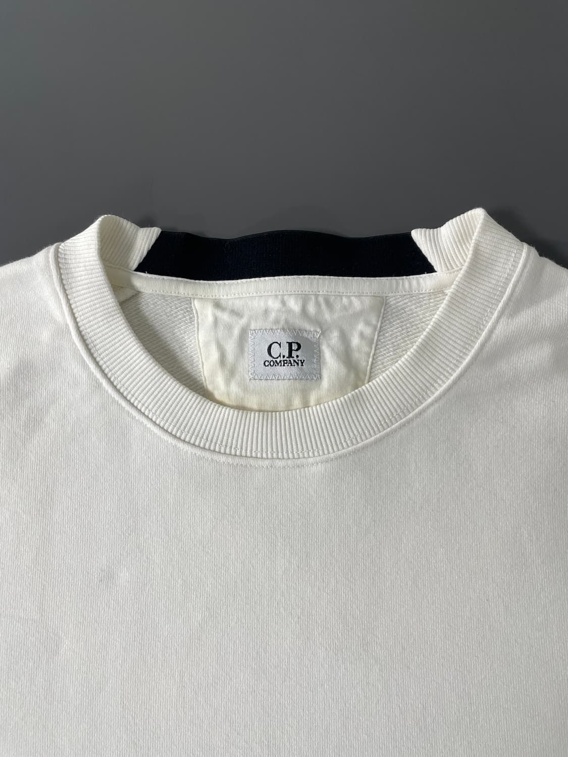 CP컴퍼니 다이애그널 레이즈 크루넥 렌즈 맨투맨 스웨트셔츠 상품이미지3