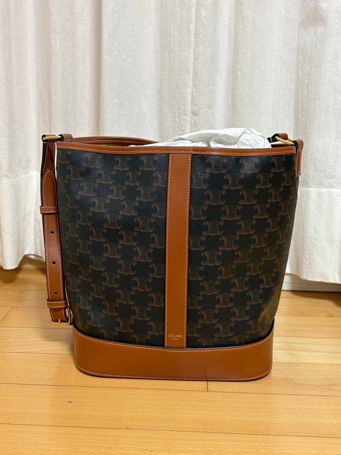Celine 셀린느 트리옹프 캔버스 버킷 미디엄 상품이미지1