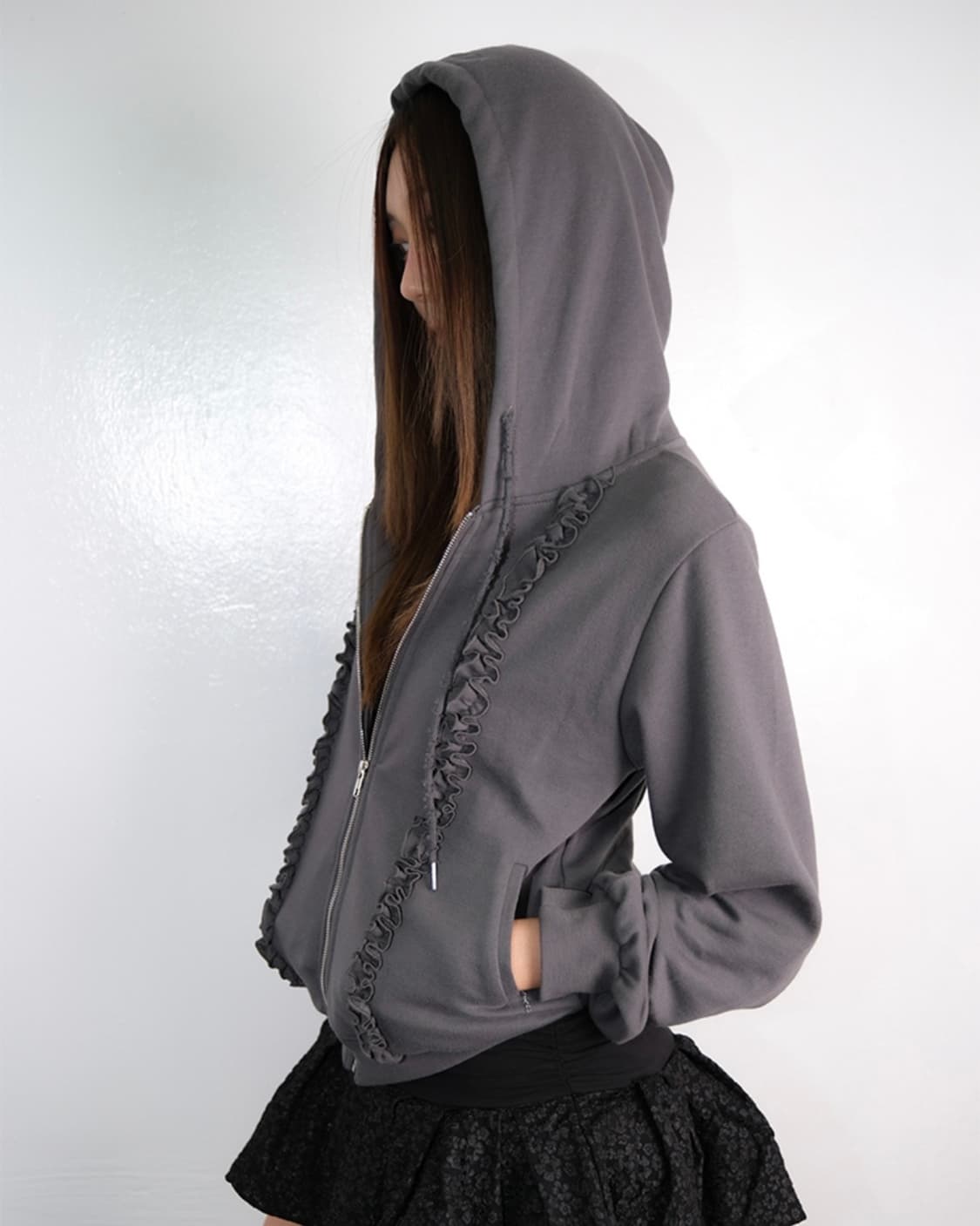 losesleepover 루즈슬립오버 프릴 로고 후드 집업 다크 그레이 상품이미지3